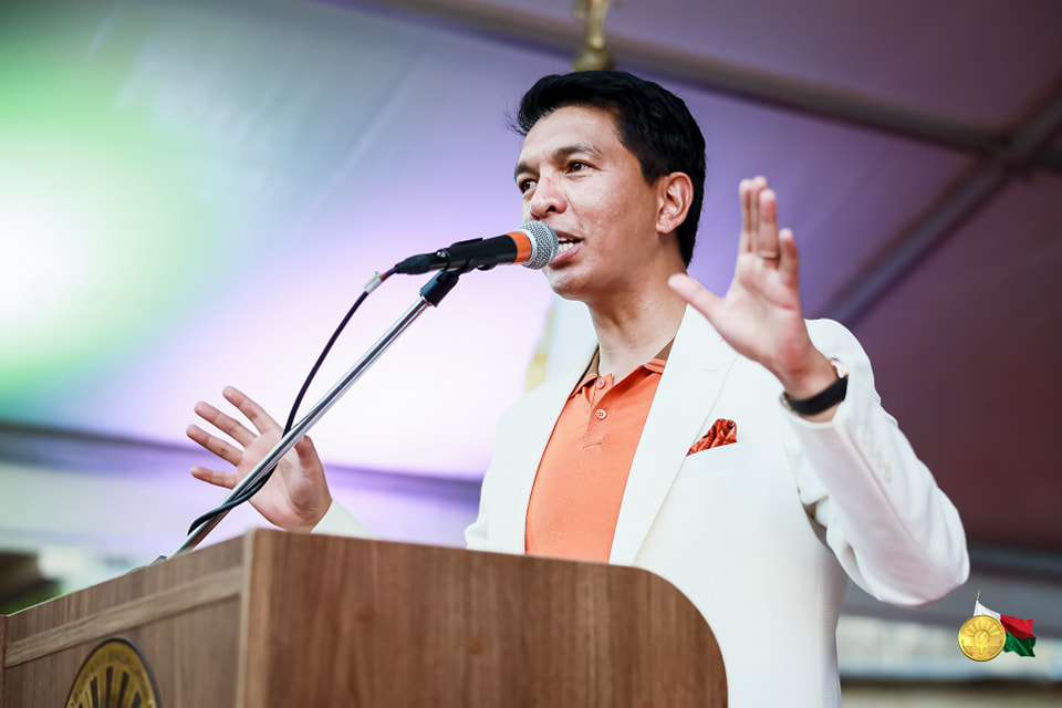 Andry Rajoelina promet de nouveaux avions pour Air Madagascar ...